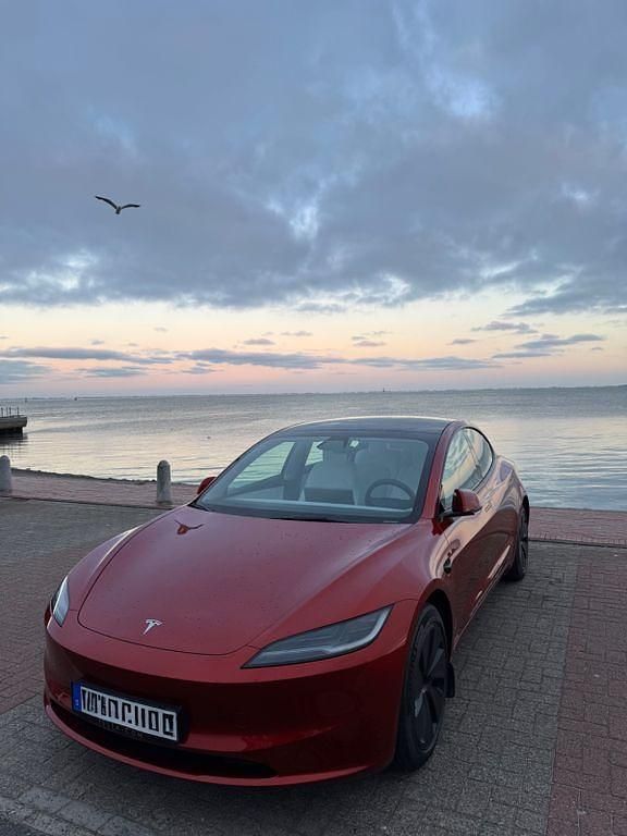 Gebraucht Tesla Model 3 Long Range AWD 288 kW (392 PS) 2024 Rot Limousine