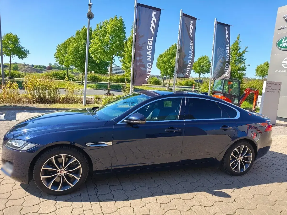 Second-hand Jaguar XF 300 CP (220 kW) 2017 Albastru Berlinǎ