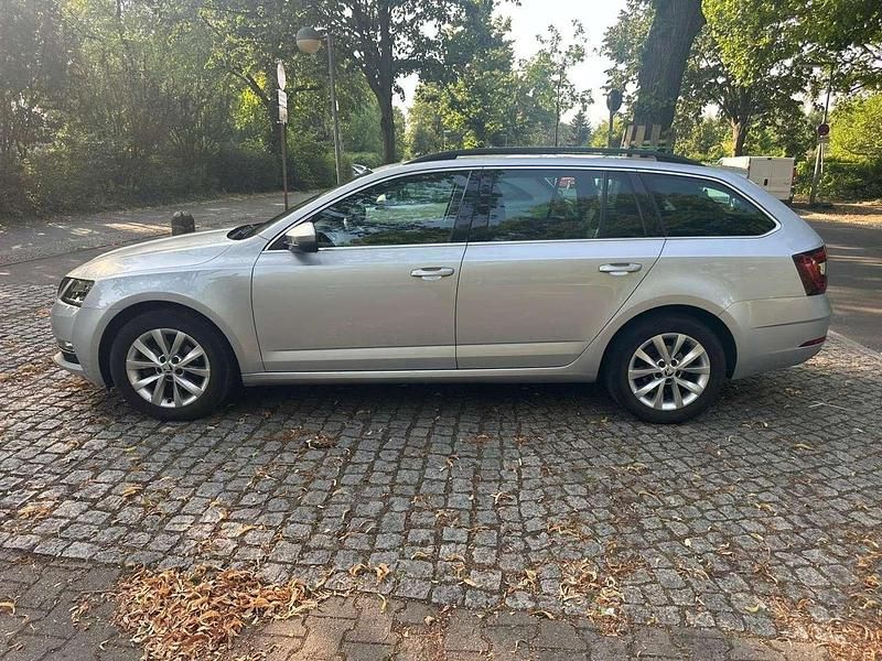 Gebraucht Skoda Octavia Style 116 PS (85 kW) 2018 Brilliantsilber metallic Kombi