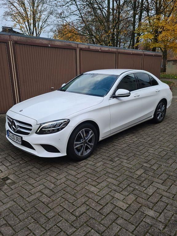Weiß Gebraucht 2018 Mercedes C180 Limousine | 19.500 € (Guter Preis) - Bild 1/4