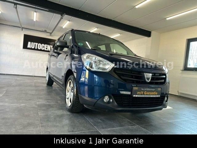 Blau Gebraucht 2016 Dacia Lodgy Ambiance Van / Kleinbus | 5.990 € (Guter Preis) - Bild 1/4