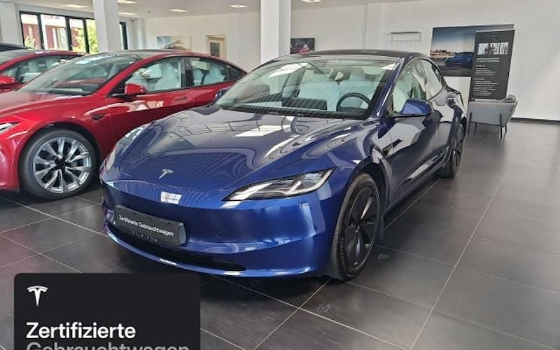 Blau Gebraucht 2024 Tesla Model 3 Long Range Limousine | 42.400 € - Bild 1/4
