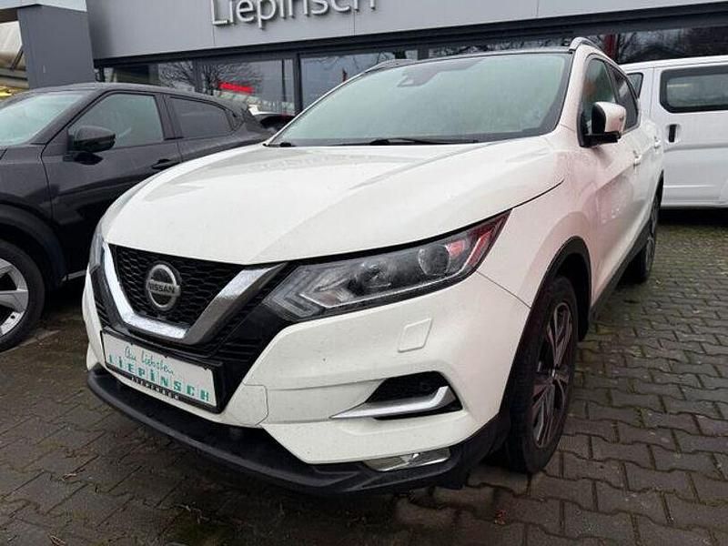 Weiß Gebraucht 2018 Nissan Qashqai N-Connecta SUV | 14.990 € (Etwas zu teuer) - Bild 1/4