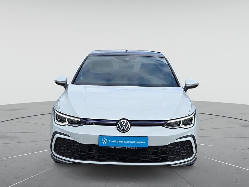 Pure white Gebraucht 2021 VW Golf VIII GTE Limousine | 25.380 € (Fairer Preis) - Bild 1/4