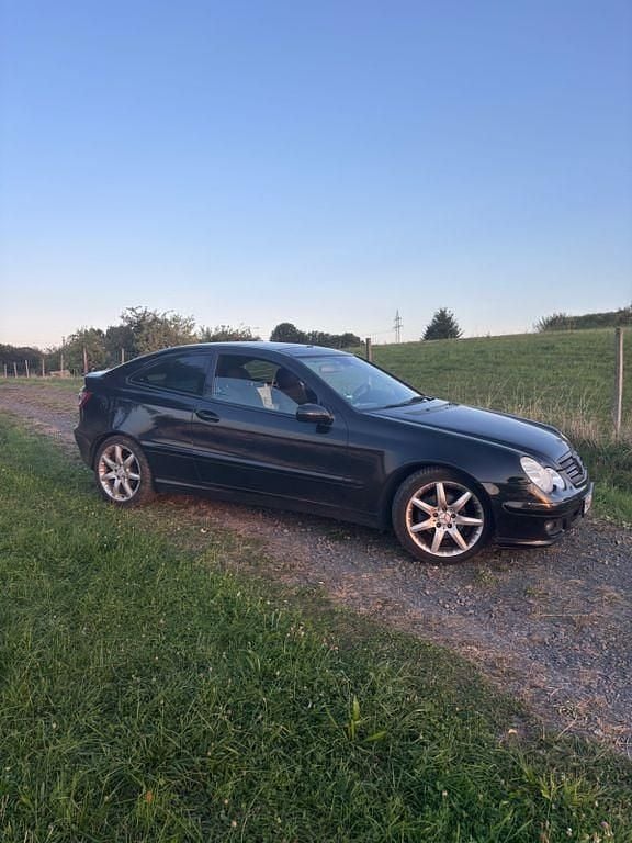 Gebraucht Mercedes 220 131 PS (96 kW) 2007 Schwarz Coupé