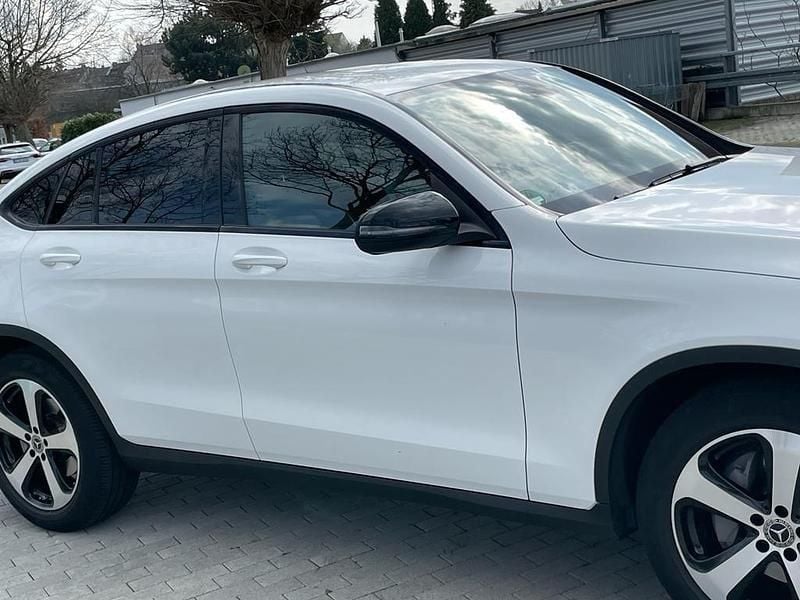 Gebraucht Mercedes GLC220 170 PS (125 kW) 2019 Weiß Coupé