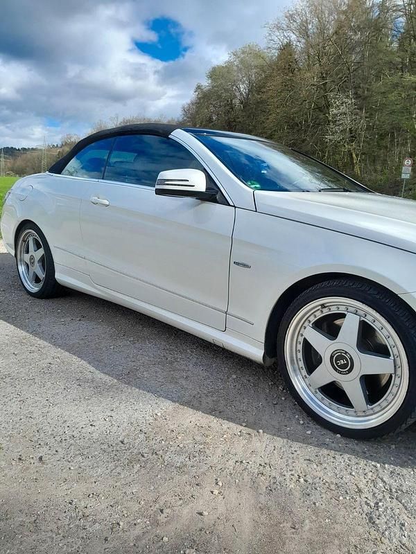 Gebraucht Mercedes E250 Avantgarde 204 PS (150 kW) 2011 Grau Cabrio
