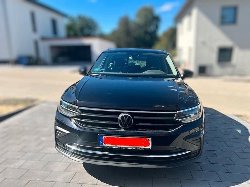 Gebraucht VW Tiguan 150 PS (110 kW) 2021 Schwarz SUV