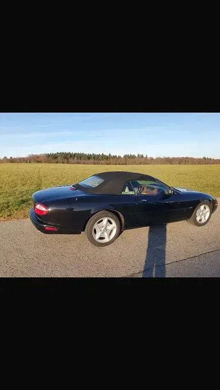 Używany Jaguar XK8 284 KM (208 kW) 1999 Czarny Kabriolet