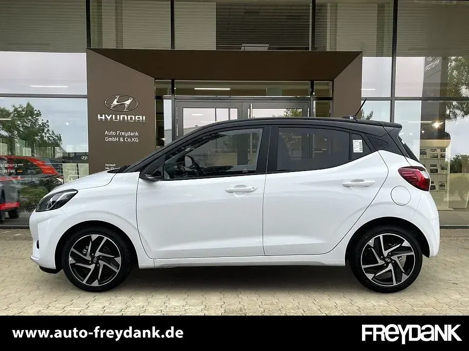 Gebraucht Hyundai i10 Prime 79 PS (58 kW) 2025 Atlas white/ phantom black Kleinwagen