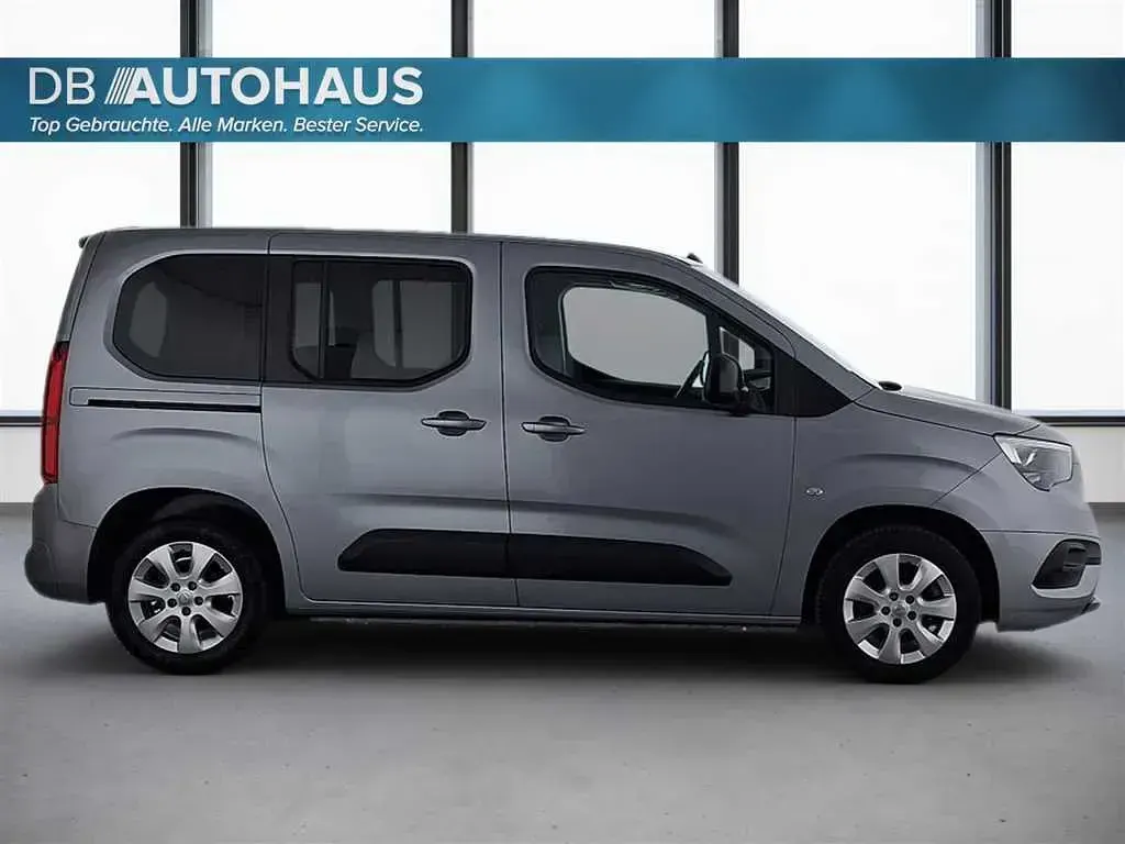 Second-hand Opel Combo Life Elegance 131 CP (96 kW) 2022 Argintiu Monovolum