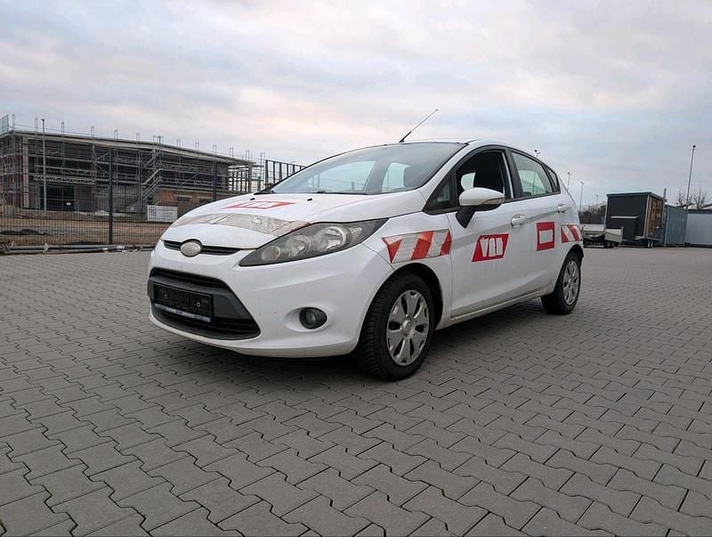 Weiß Gebraucht 2009 Ford Fiesta Kleinwagen | 2.000 € (Guter Preis) - Bild 1/4