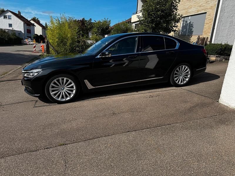 Schwarz Gebraucht 2017 BMW 730 Comfort Edition Limousine | 26.500 € (Superpreis) - Bild 1/4