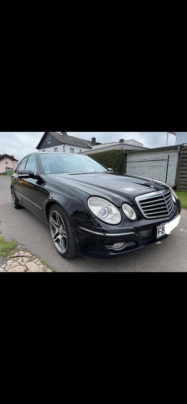 Gebraucht Mercedes E320 Avantgarde 224 PS (164 kW) 2007 Schwarz Limousine