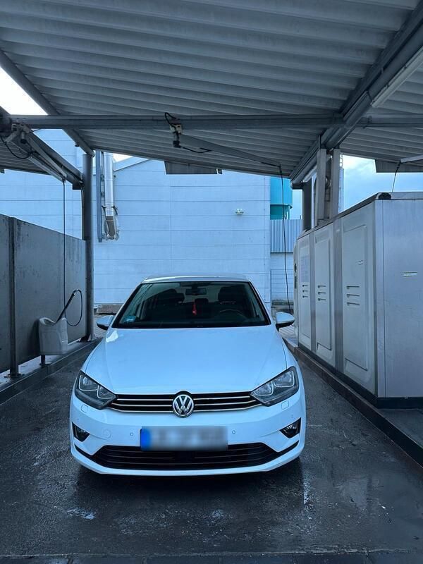 Weiß Gebraucht 2015 VW Golf Sportsvan Van / Kleinbus | 9.000 € (Etwas zu teuer) - Bild 1/4