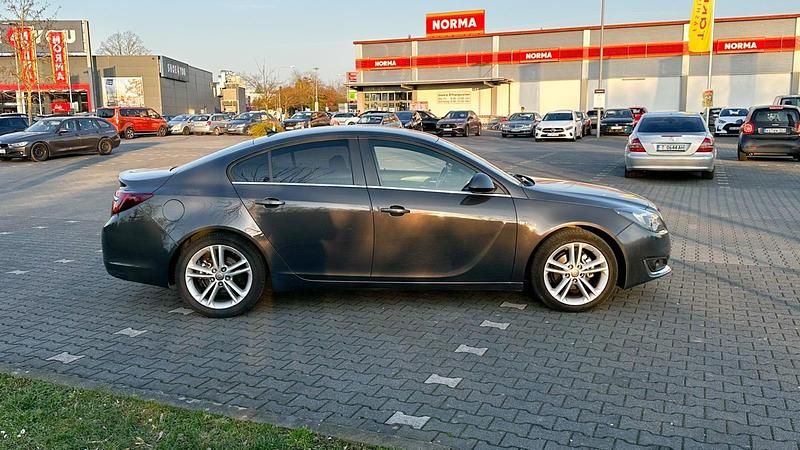 Gebraucht Opel Insignia 140 PS (102 kW) 2014 Grau Limousine
