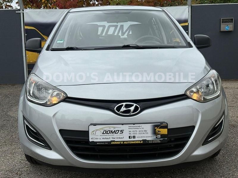 Gebraucht Hyundai i20 Classic 86 PS (63 kW) 2014 Silber Kleinwagen