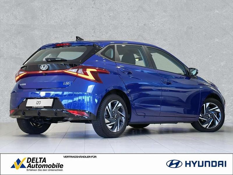 Gebraucht Hyundai i20 Trend 101 PS (74 kW) 2023 Intense blue Kleinwagen