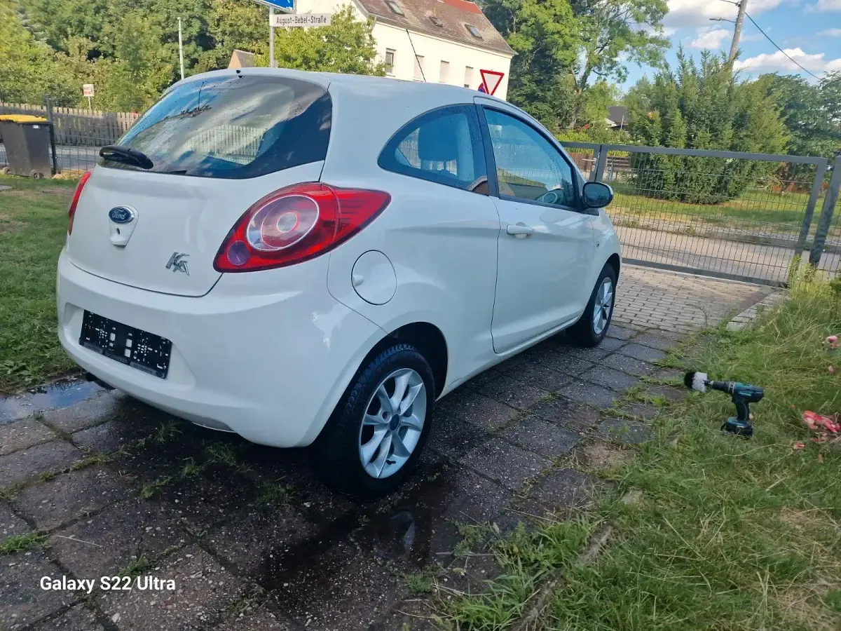Gebraucht Ford Ka 70 PS (51 kW) 2014 Weiß Kleinwagen
