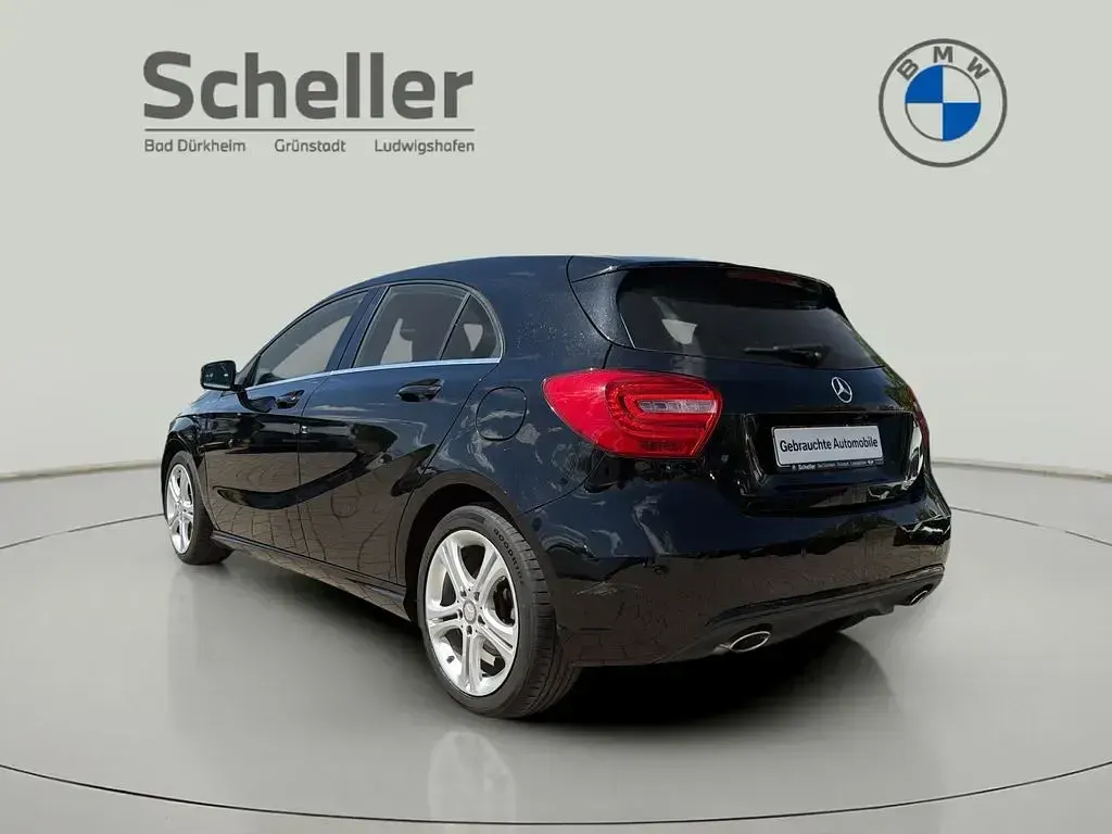Gebraucht Mercedes A180 Urban 109 PS (80 kW) 2015 Schwarz Kleinwagen