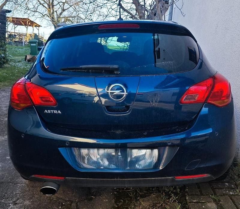 Gebraucht Opel Astra Edition 116 PS (85 kW) 2011 Blau Limousine
