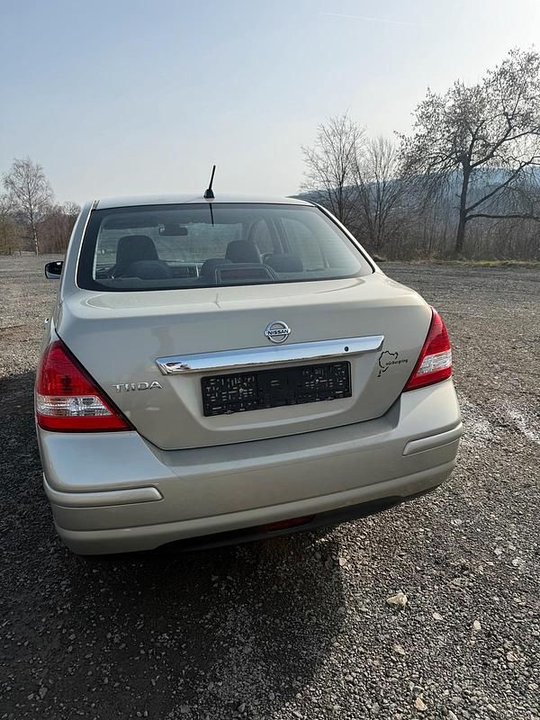 Gebraucht Nissan Tiida 110 PS (80 kW) 2008 Braun Limousine