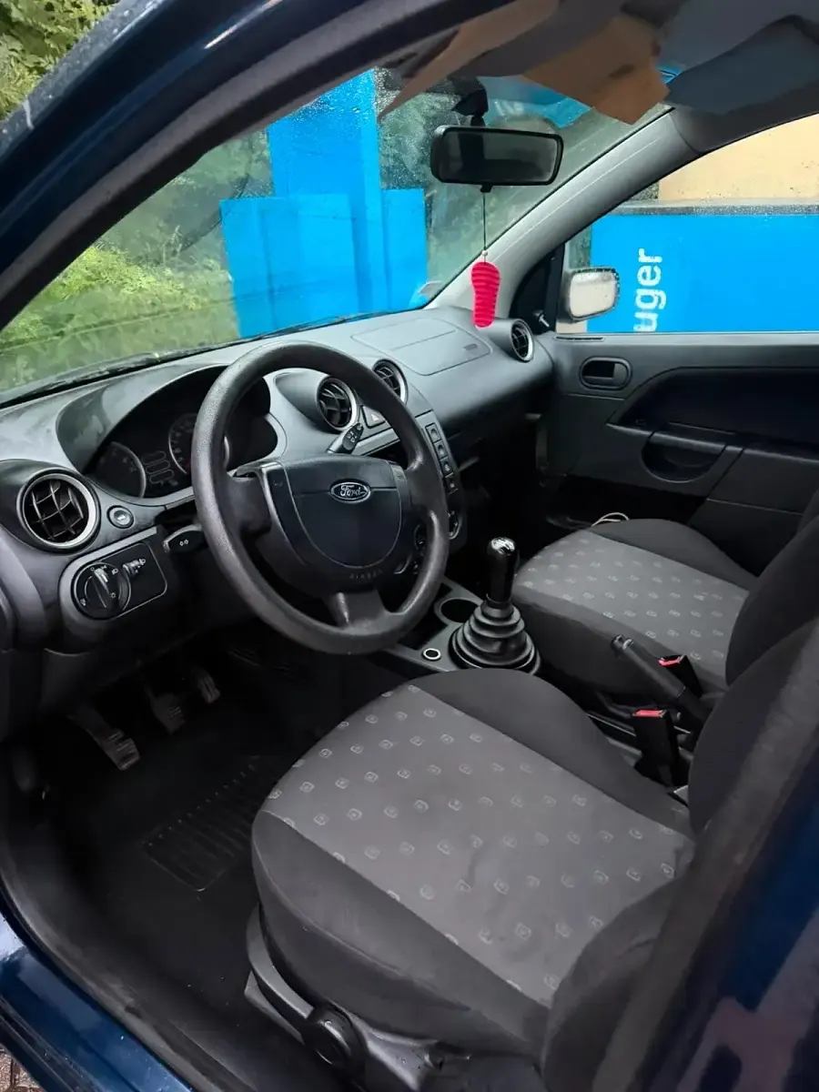 Gebraucht Ford Fiesta 70 PS (51 kW) 2004 Blau Kleinwagen