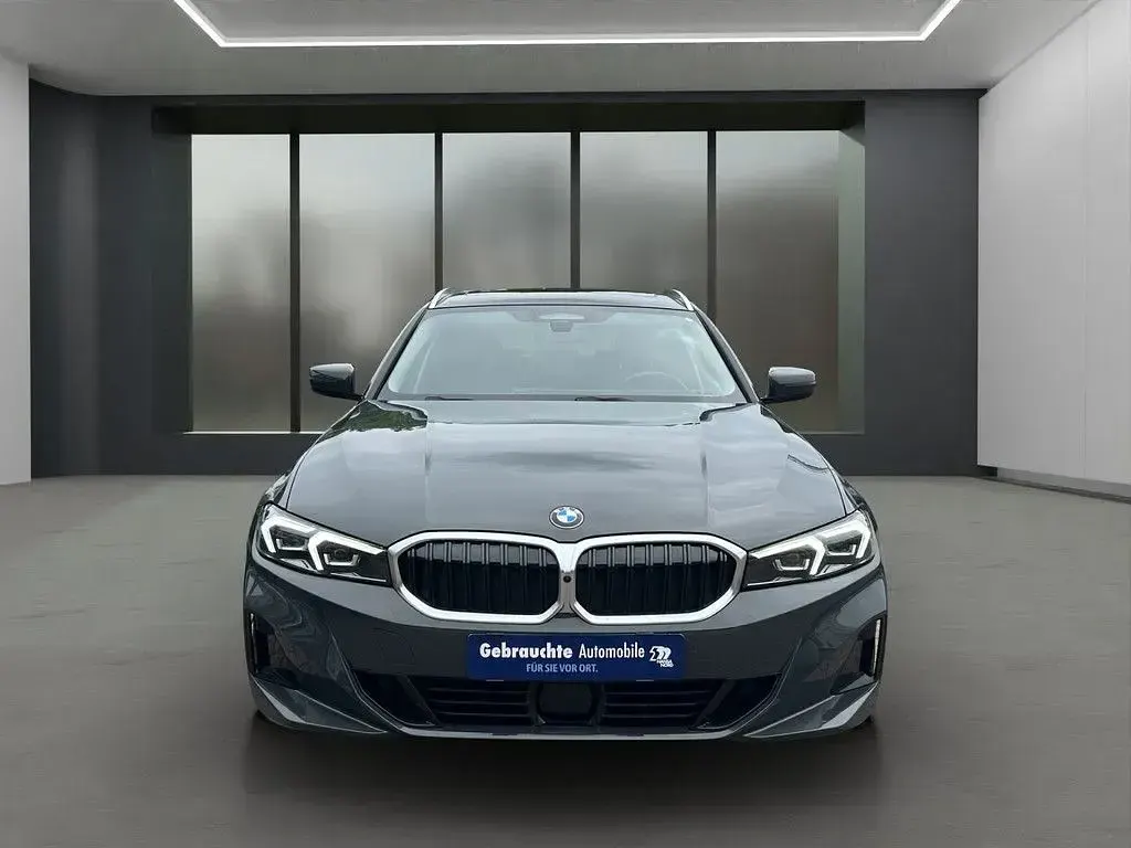 Gebraucht BMW 330 Sport Line 245 PS (180 kW) 2024 Grau / dravitgrau (metallic) Kombi