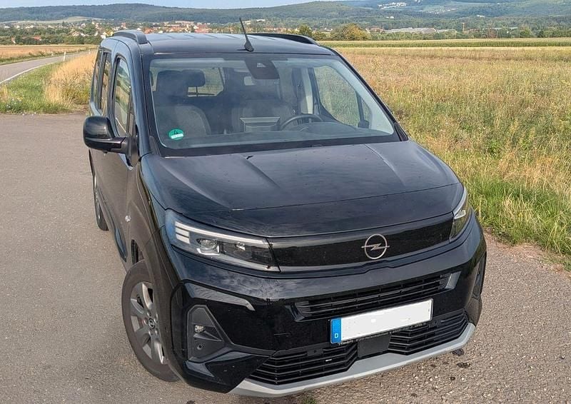 Schwarz Gebraucht 2024 Opel Combo Life Ultimate Van / Kleinbus | 27.499 € (Fairer Preis) - Bild 1/4