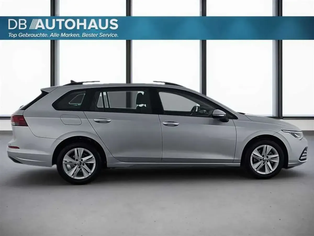 Gebraucht VW Golf VIII Life 110 PS (80 kW) 2023 Silber Kombi
