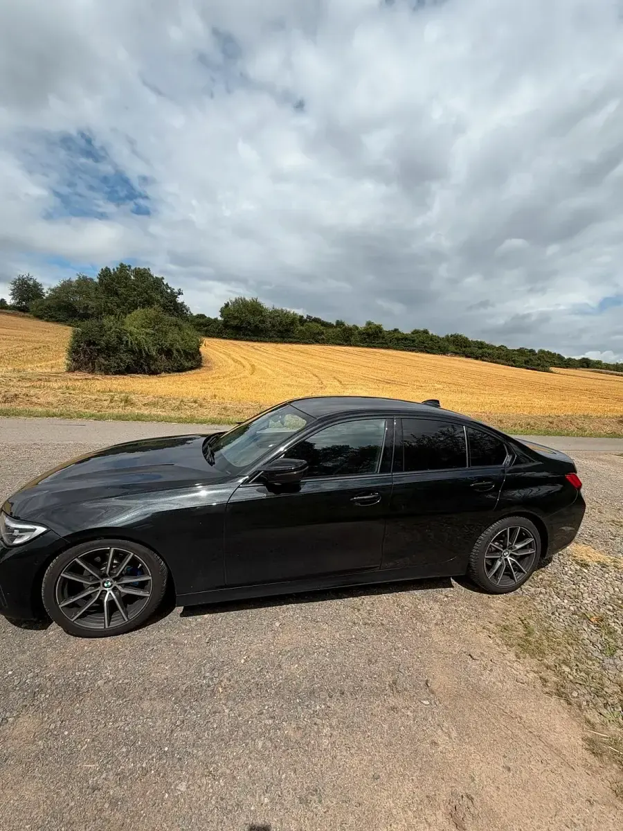 Gebraucht BMW 320 Sport Line 184 PS (135 kW) 2020 Schwarz Limousine