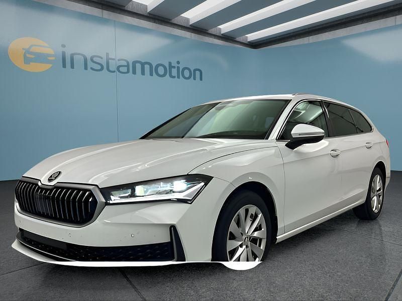 Weiß Gebraucht 2024 Skoda Superb Kombi | 34.599 € (Etwas zu teuer) - Bild 1/4