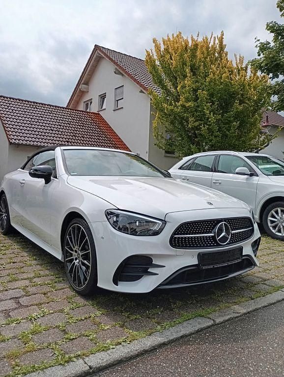 Gebraucht Mercedes E400 330 PS (242 kW) 2023 Weiß Cabrio