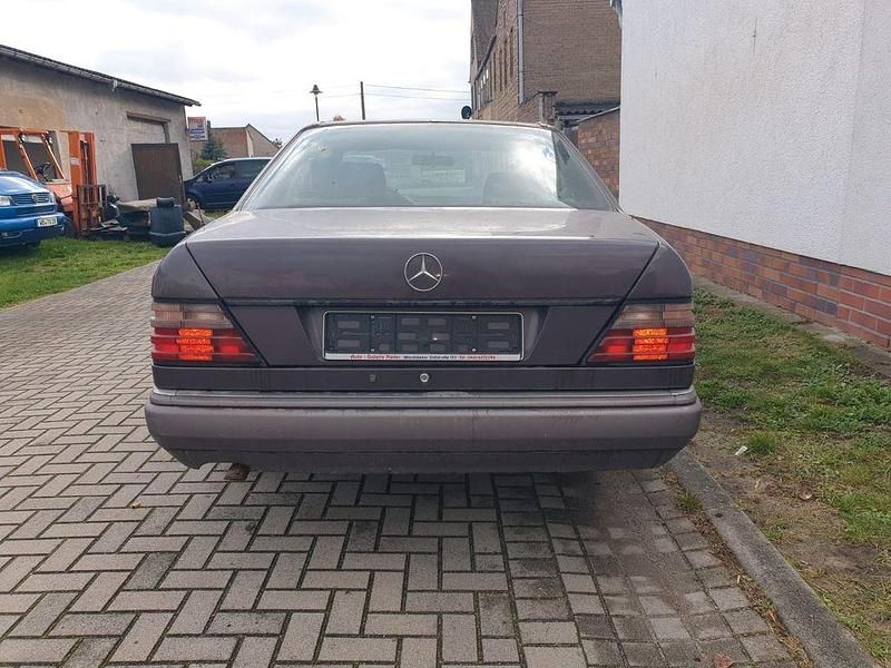 Gebraucht Mercedes 200 136 PS (100 kW) 1995 Braun Coupé