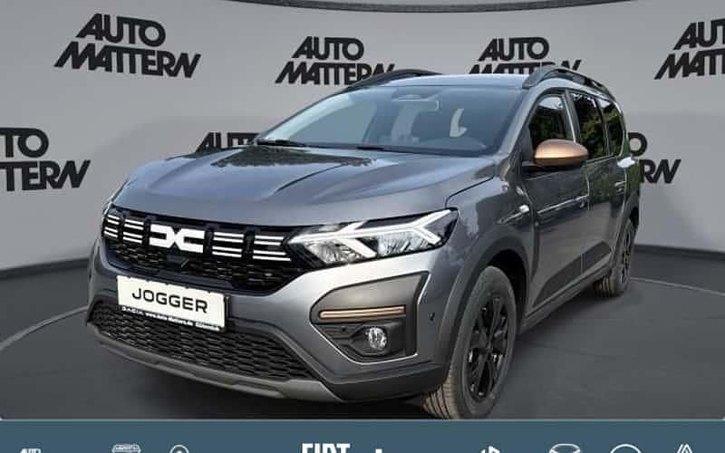 Grau Gebraucht 2025 Dacia Jogger Extreme Van / Kleinbus | 23.990 € (Etwas zu teuer) - Bild 1/4