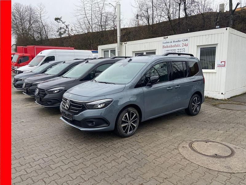 Grau Gebraucht 2024 Mercedes EQT200 Style Van / Kleinbus | 24.871 € (Fairer Preis) - Bild 1/4