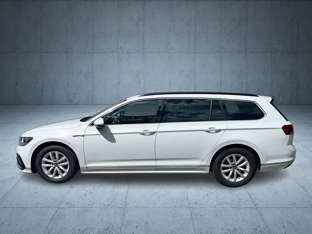 Gebraucht VW Passat Business 150 PS (110 kW) 2023 Gletscherweiß metallic Kombi
