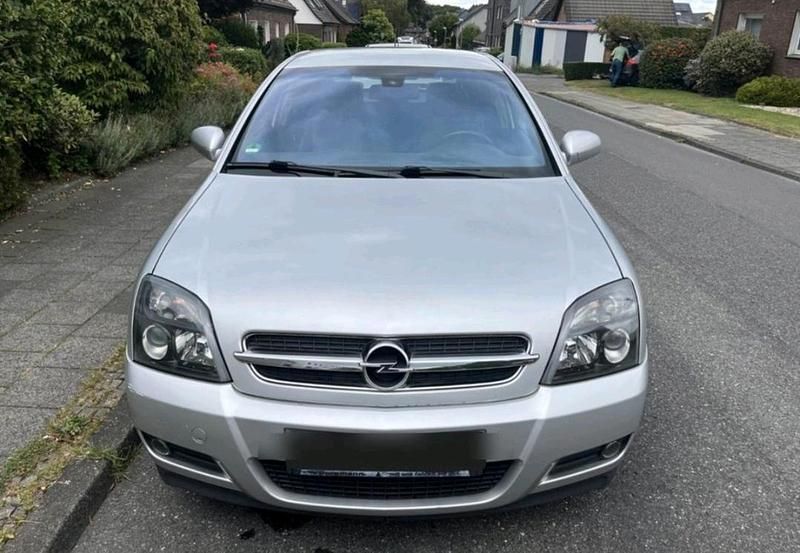Grau Gebraucht 2004 Opel Vectra GTS Limousine | 2.900 € - Bild 1/4