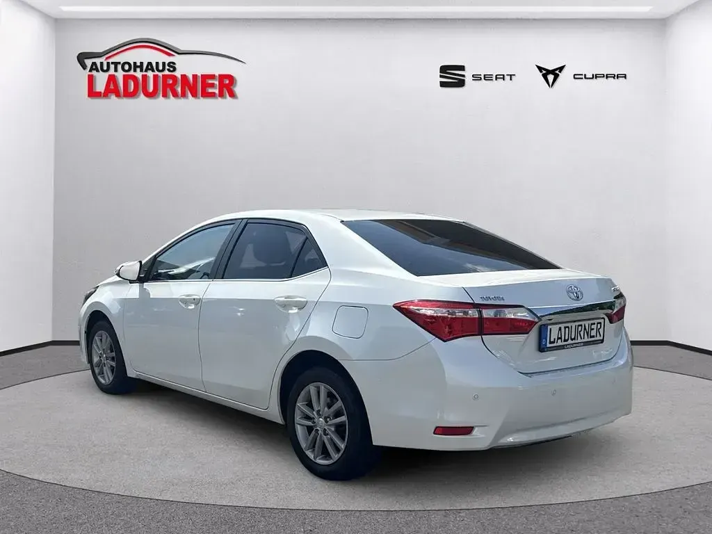 Gebraucht Toyota Corolla Life+ 132 PS (97 kW) 2015 Weiss Limousine