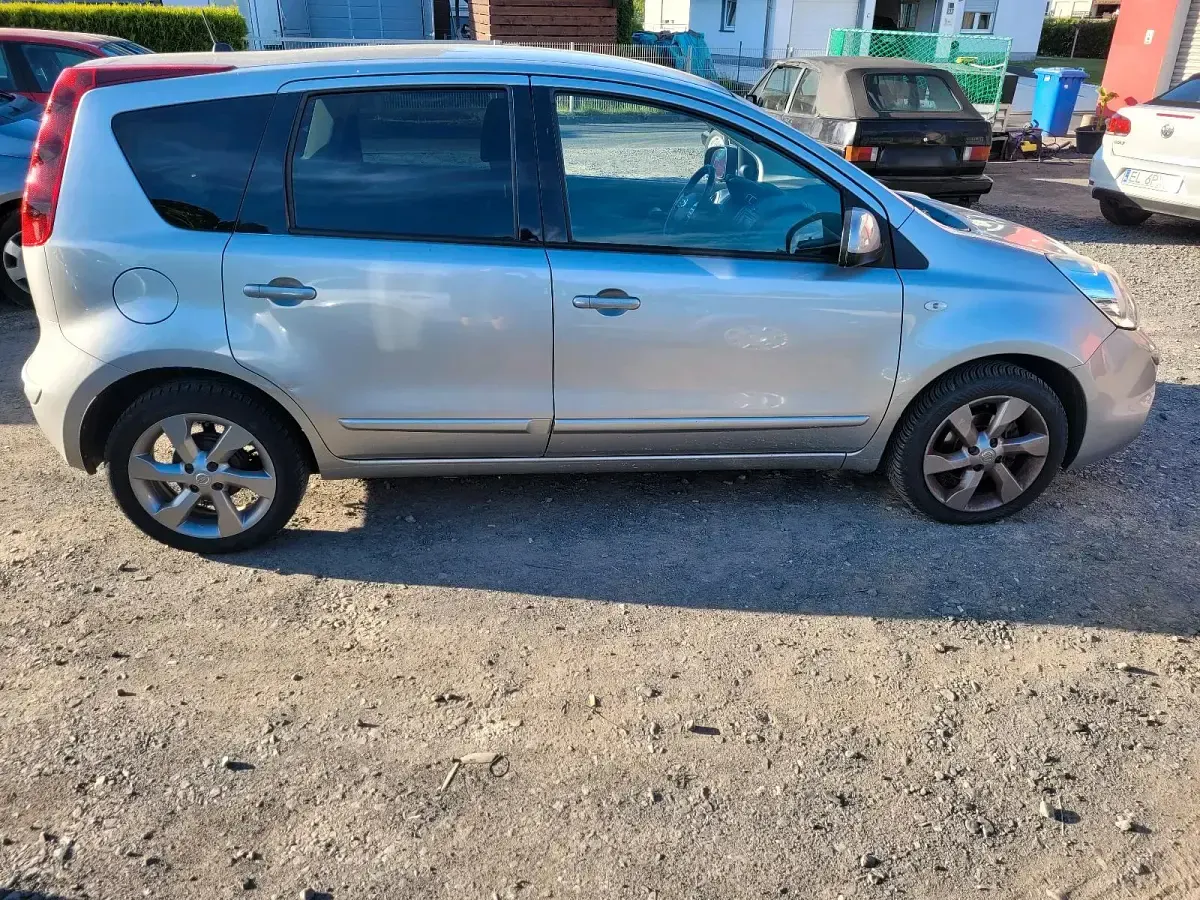 Gebraucht Nissan Note 88 PS (64 kW) 2011 Silber Kleinwagen