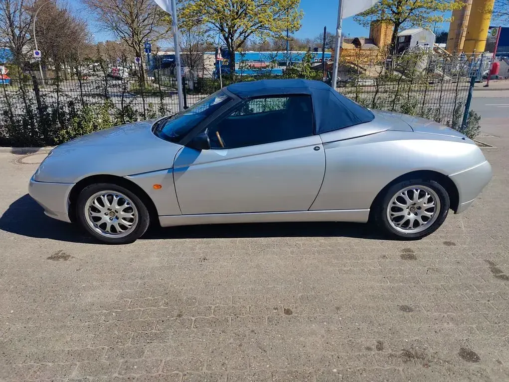 Gebraucht Alfa Romeo Spider 192 PS (141 kW) 1998 Silber Cabrio