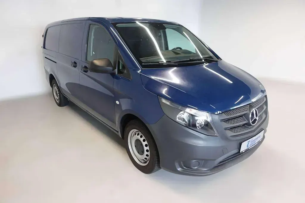 Gebraucht Mercedes Vito 136 PS (100 kW) 2021 Navyblau Van