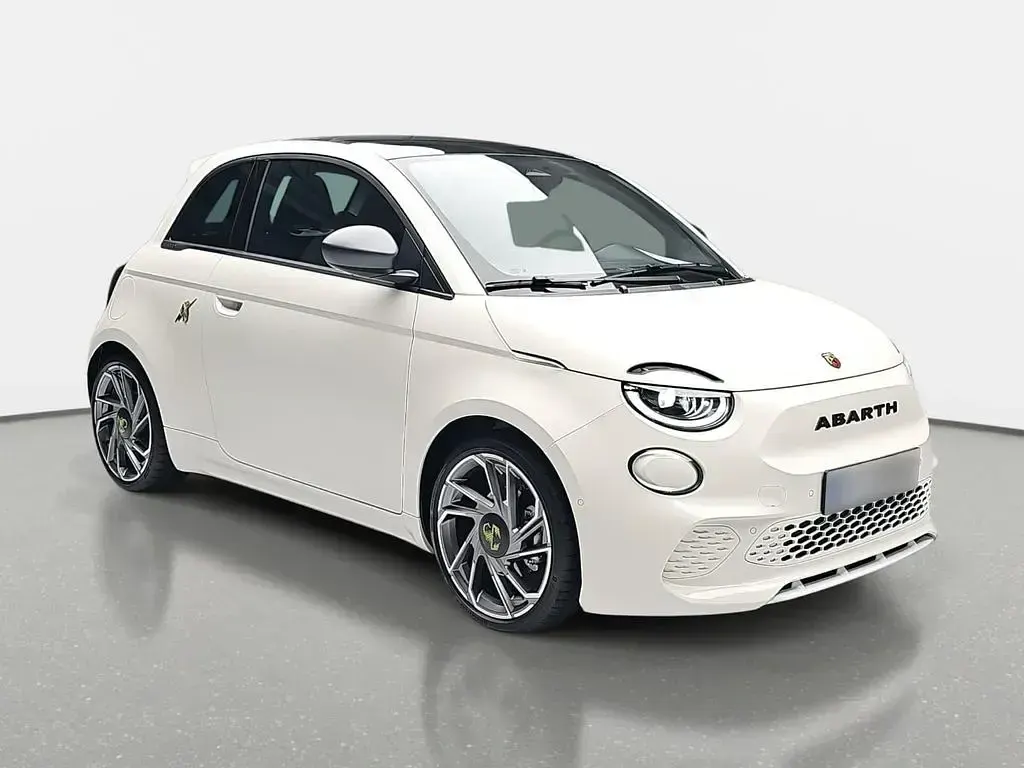 Neu Abarth 500e Turismo 114 kW (155 PS) 2026 Antidote white Kleinwagen