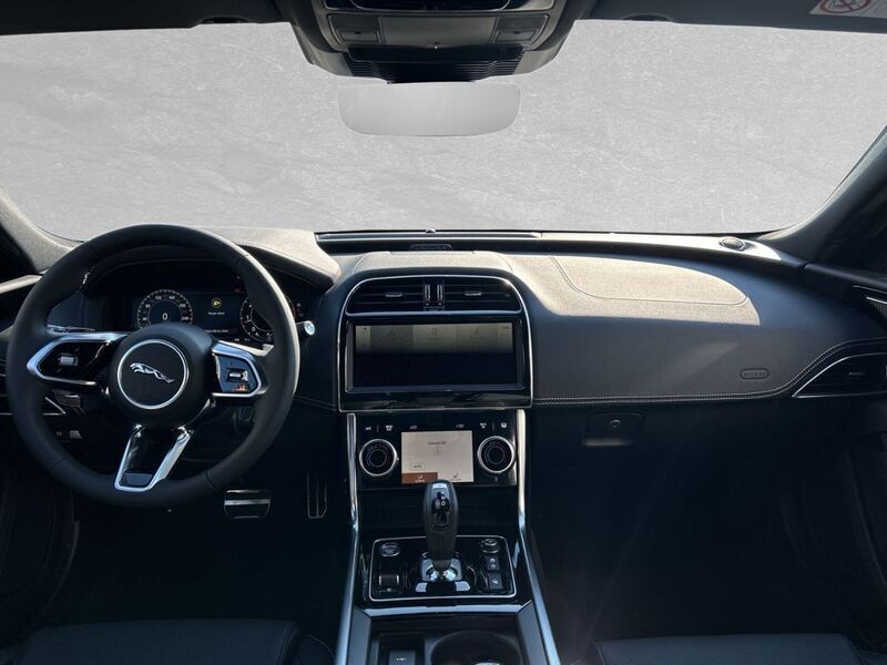 Gebraucht Jaguar XE R-Dynamic 252 PS (185 kW) 2025 Grau Limousine