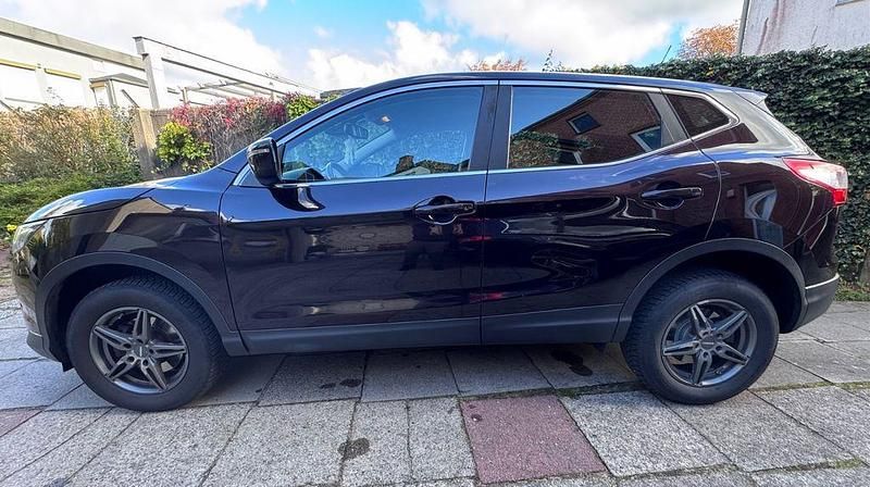 Gebraucht Nissan Qashqai Acenta 131 PS (96 kW) 2016 Violet SUV