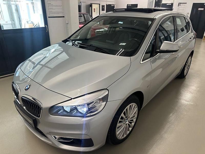 Gebraucht BMW 220 Active Tourer Advantage 192 PS (141 kW) 2015 Silber Van / Kleinbus