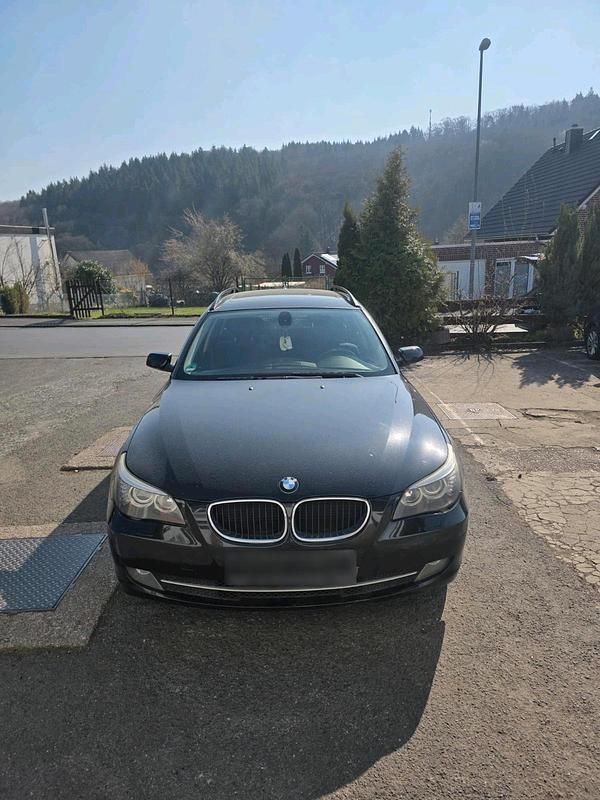 Gebraucht BMW 520 Exclusive 180 PS (132 kW) 2009 Schwarz Kombi
