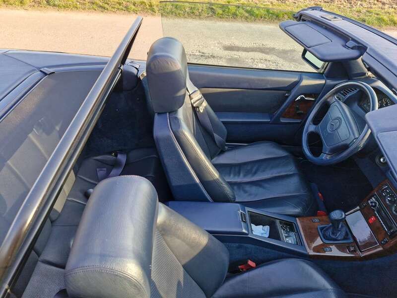 Blau Gebraucht 1991 Mercedes SL300 Cabrio | 24.490 € - Bild 1/4