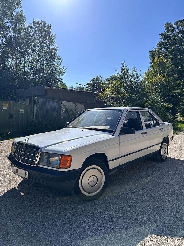 Weiß Gebraucht 1988 Mercedes 190 Limousine | 6.250 € - Bild 1/4
