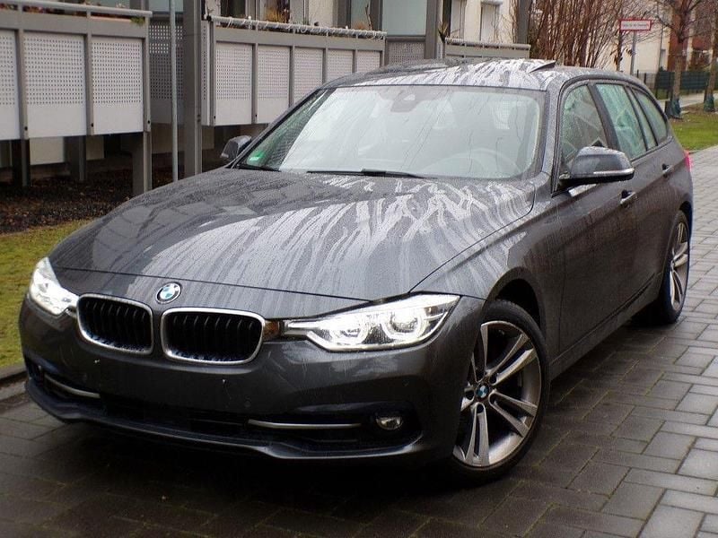 Grau Gebraucht 2016 BMW 330 Sport Line Limousine | 11.840 € (Guter Preis) - Bild 1/4